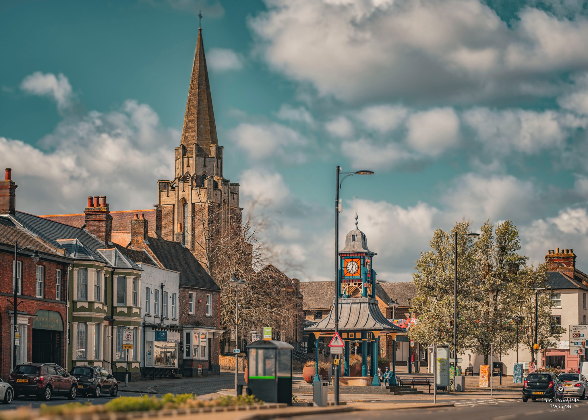 Image of clock tower in Dunstable along the High Street