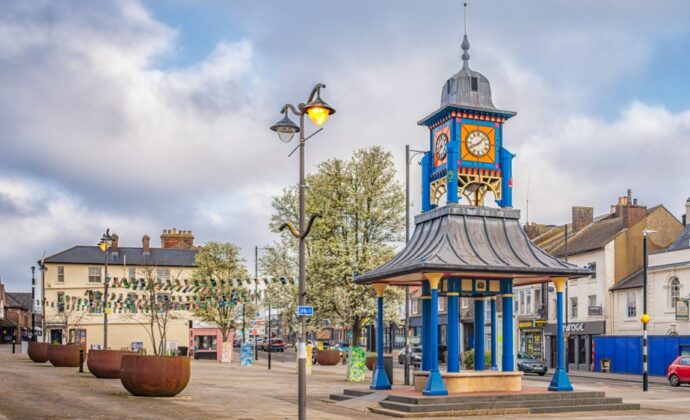 The Square High street South