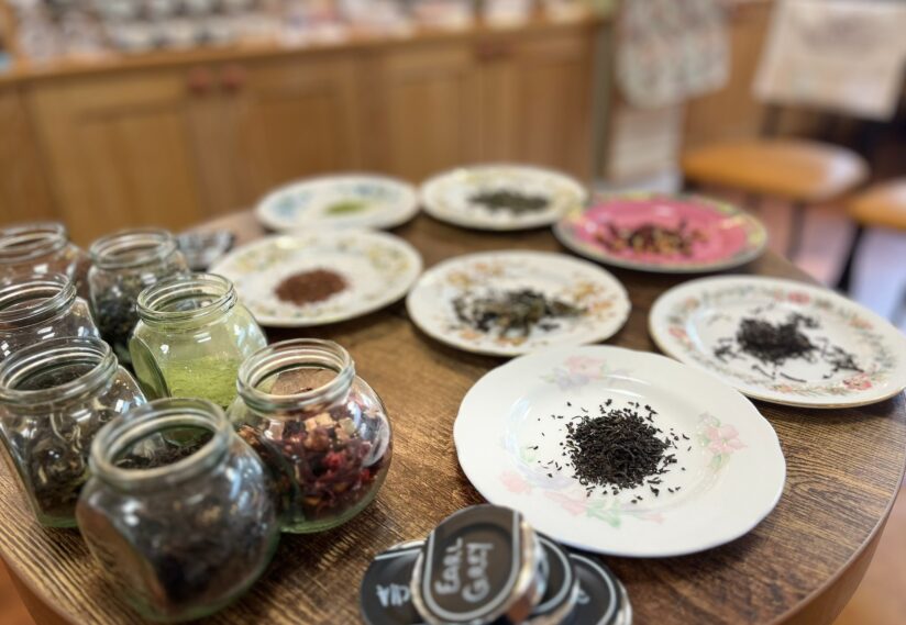 Christmas themed tea blending activities